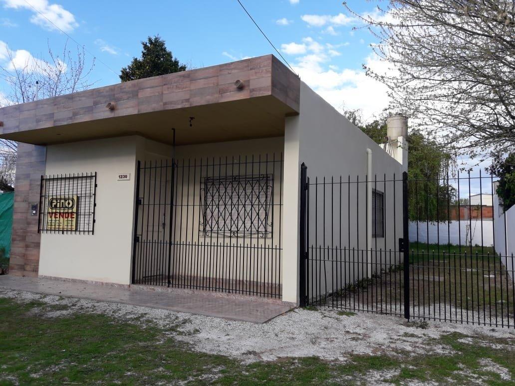 Casa 4 ambientes /Sola en lote de 10 X 30 | Santa Teresita