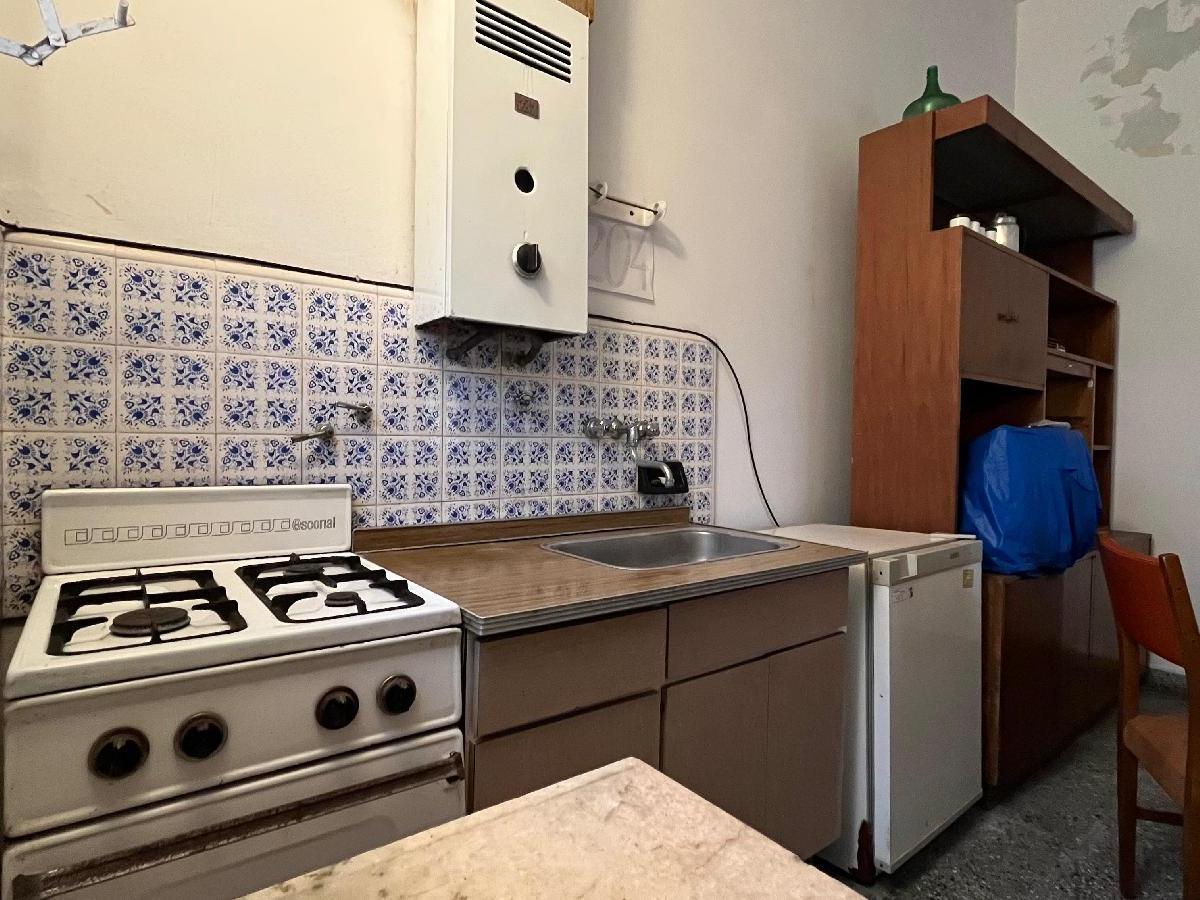 TIPO CASA AL FRENTE CON COCHERA