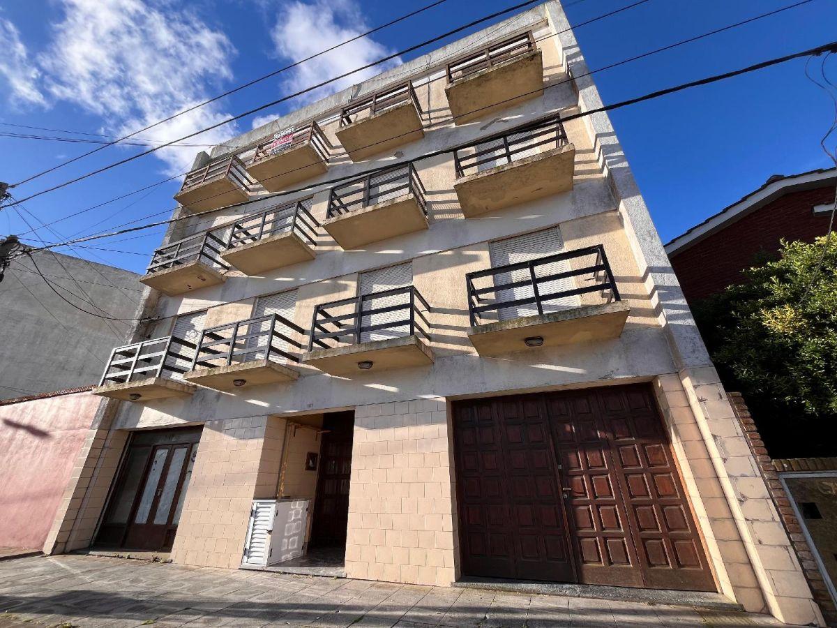 DEPARTAMENTO CON COCHERA