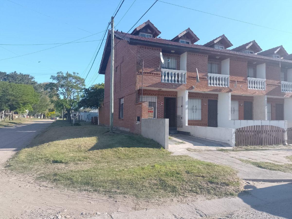 DUPLEX SOBRE ASFALTO AV.40 A 2 CUADRAS DE LA PLAYA EN LAS TONINAS
