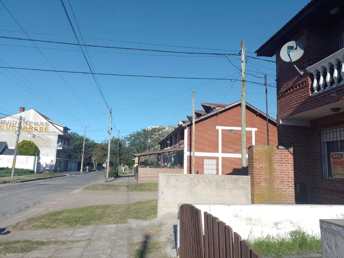 DUPLEX SOBRE ASFALTO AV.40 A 2 CUADRAS DE LA PLAYA EN LAS TONINAS 3