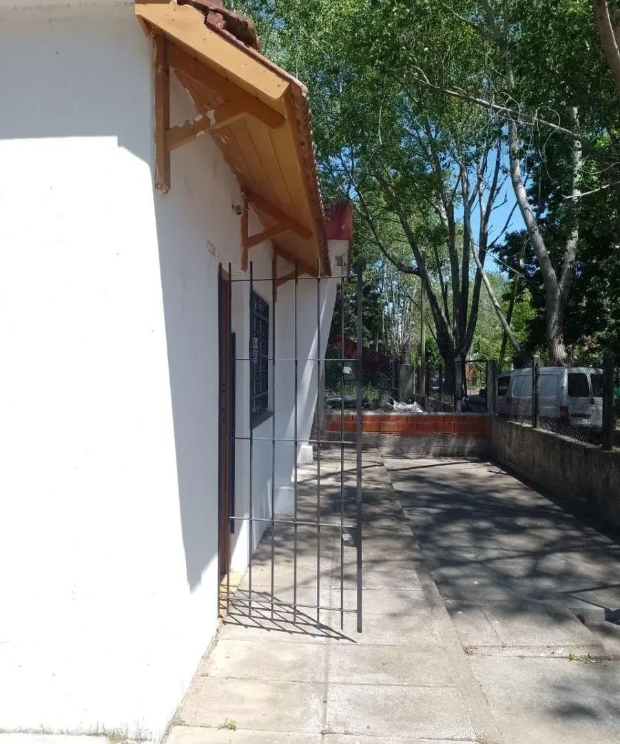 CASA SOLA EN LOTE EN ESQUINA RESIDENCIAL DE LAS TONINAS 5