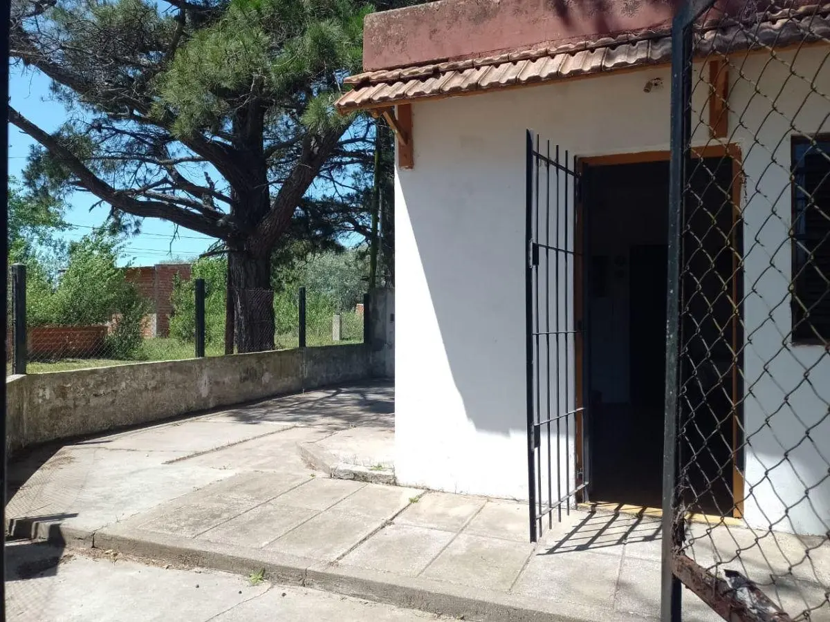 CASA SOLA EN LOTE EN ESQUINA RESIDENCIAL DE LAS TONINAS 4
