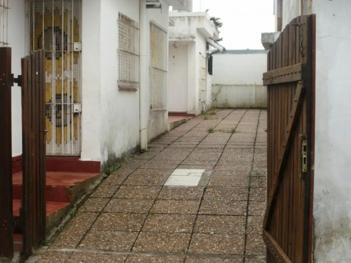DEPARTAMENTO TIPO CASA SOBRE ASFALTO EN PLENO CENTRO DE LAS TONINAS 3