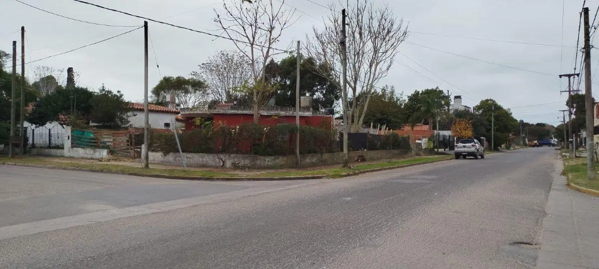 Hermosa Esquina! Casa a reciclar en Santa Teresita! 3
