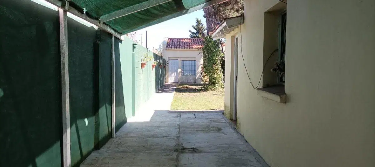 CASA SOLA CON GAS NATURAL - SANTA TERESITA 4