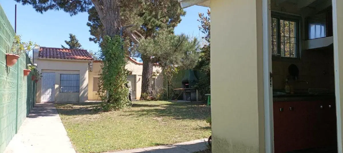 CASA SOLA CON GAS NATURAL - SANTA TERESITA 8