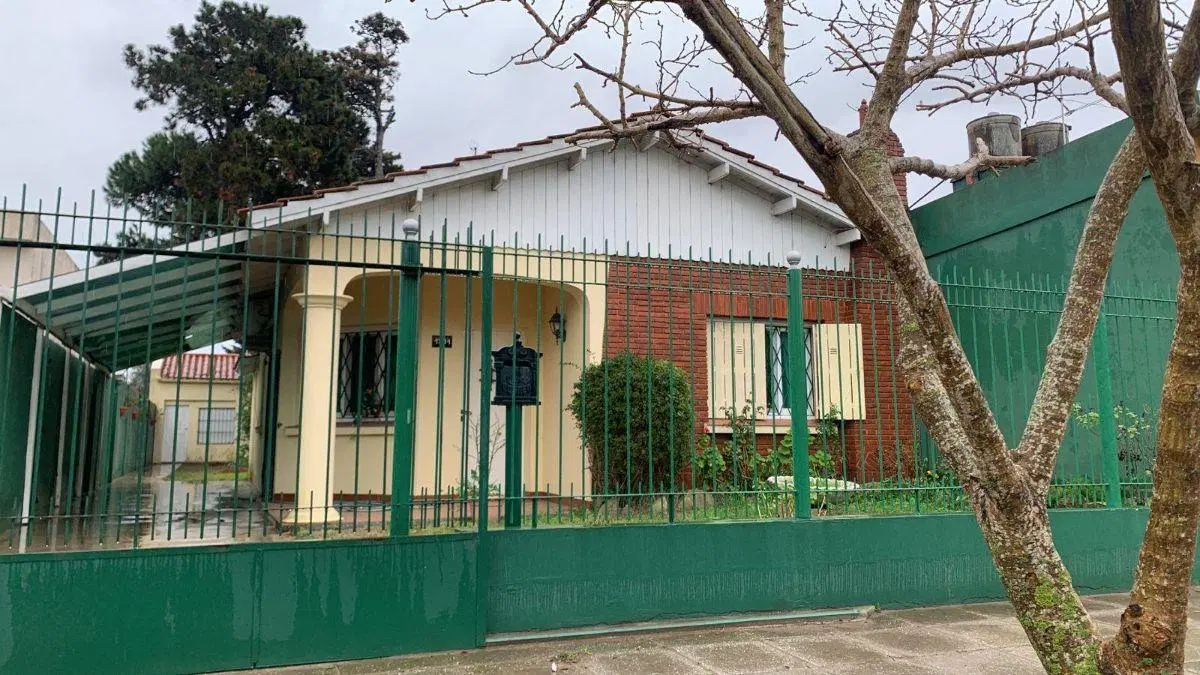 CASA SOLA CON GAS NATURAL - SANTA TERESITA 1