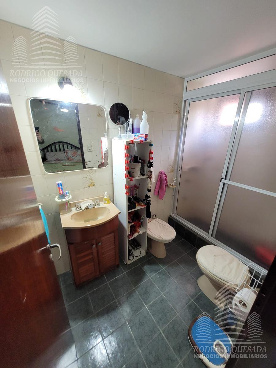 ¡Hermosa Casa de 5 Ambientes en Calle Catamarca, Mar de Ajo! 3