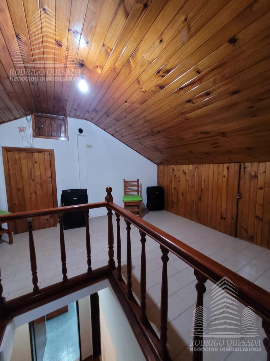 ¡Hermosa Casa de 5 Ambientes en Calle Catamarca, Mar de Ajo! 1