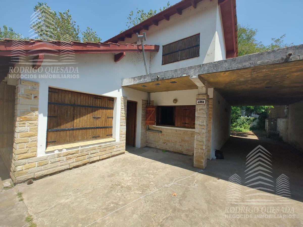 Casa en Venta de 3 Dorm. C/ Cochera en Costa Azul 2