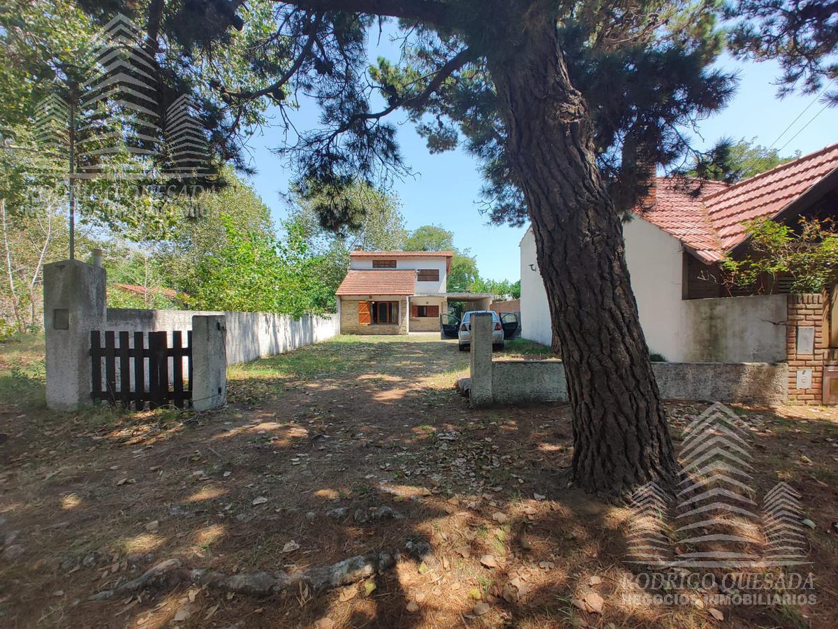 Casa en Venta de 3 Dorm. C/ Cochera en Costa Azul 4