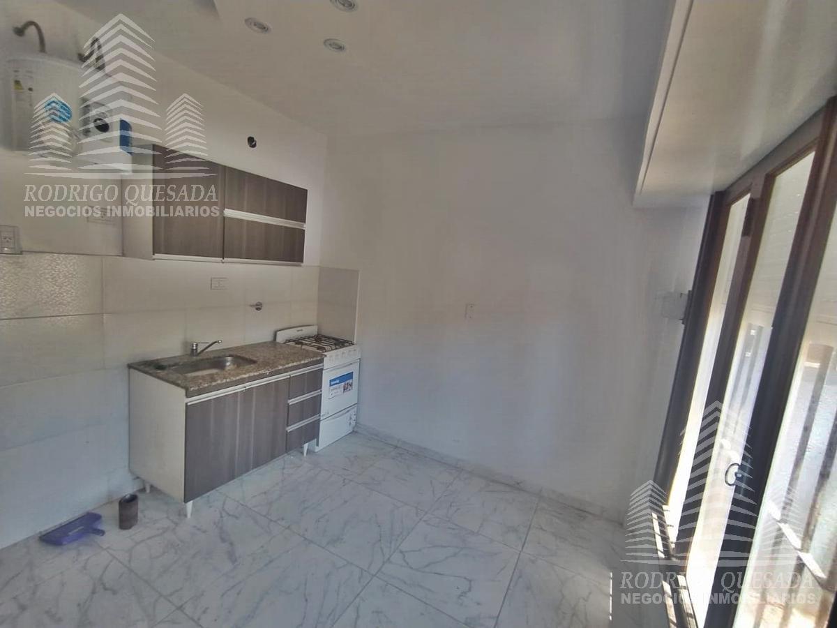 Departamento de 2 Amb. en Planta Baja - Oportunidad! con Cochera y Baulera 2
