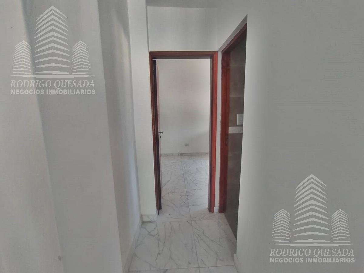 Departamento de 2 Amb. en Planta Baja - Oportunidad! con Cochera y Baulera 3