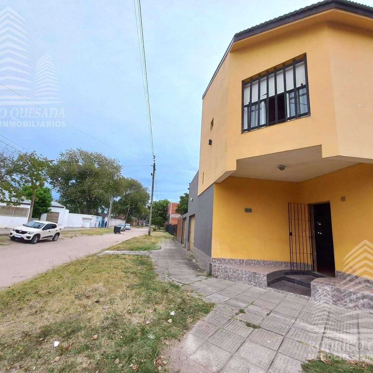 Amplia Casa en Lote Esquina, Todos Los Servicios! 1