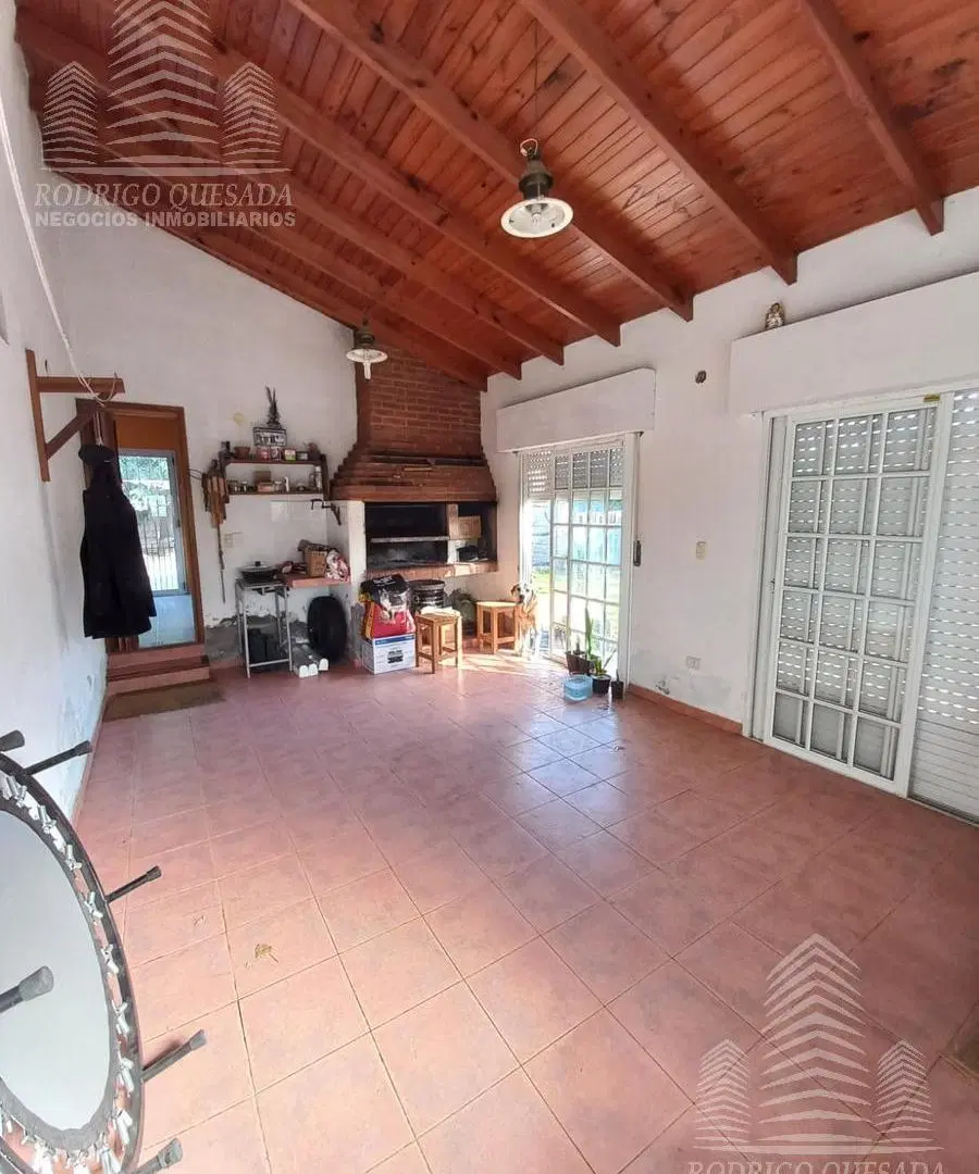Excelente propiedad !!!- Mar De Ajo casa    2  deptos  de 2 y  3 ambientes - RETASADA!!!!! 5