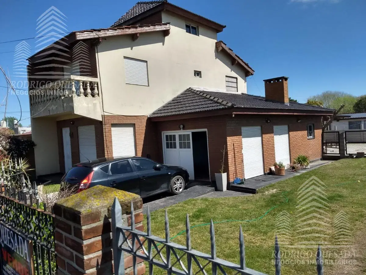 Excelente propiedad !!!- Mar De Ajo casa    2  deptos  de 2 y  3 ambientes - RETASADA!!!!! 2