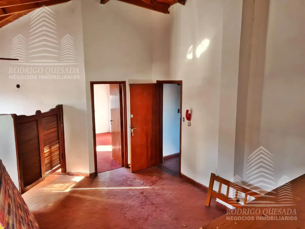 Practico departamento de 2 amb. en un 2° piso- Mar de Ajo! 4