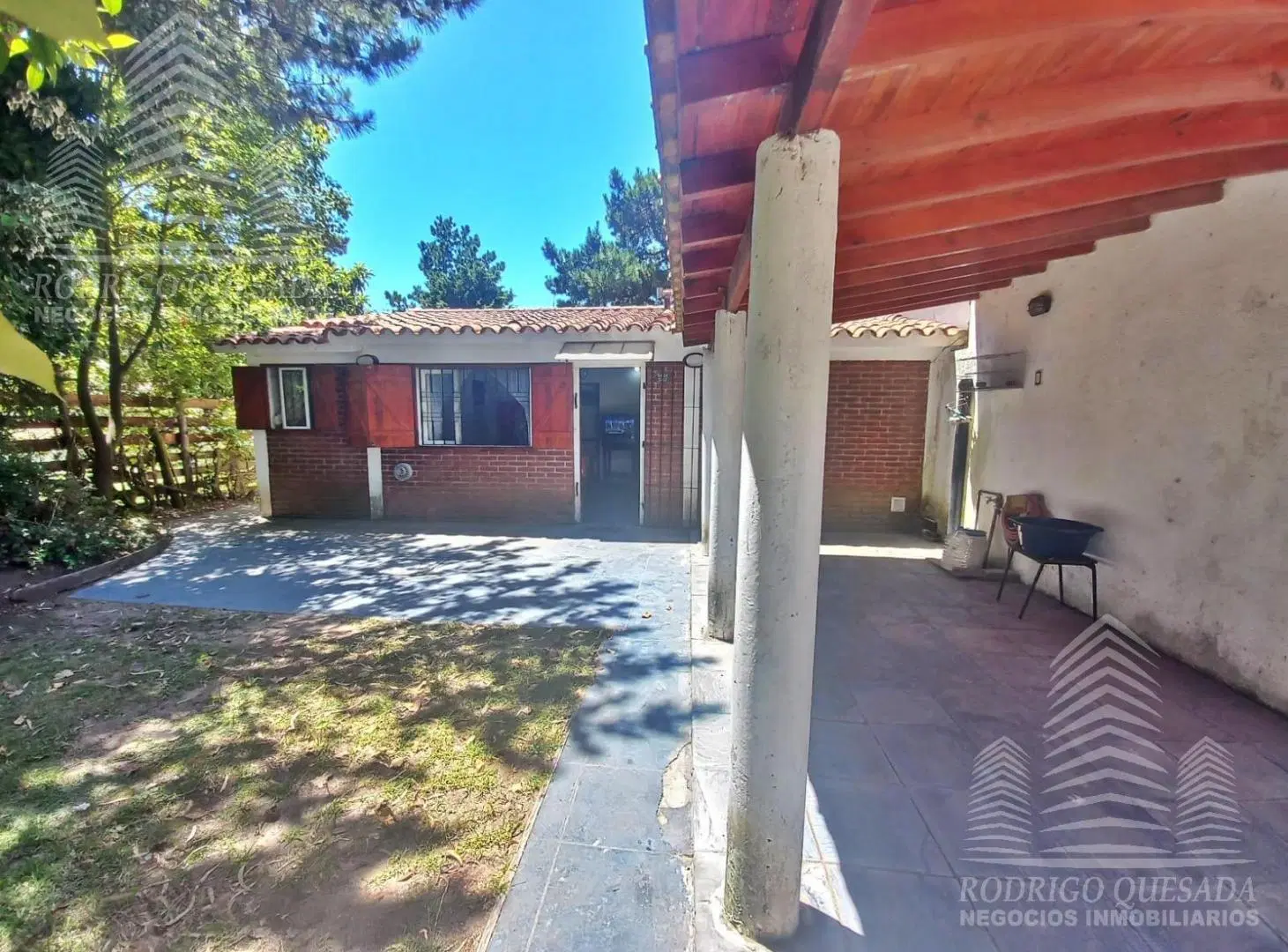 Amplia casa c/todos los servicios  Salta  1727 4