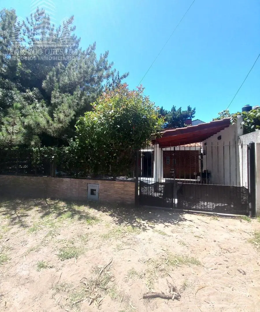 Amplia casa c/todos los servicios  Salta  1727 5