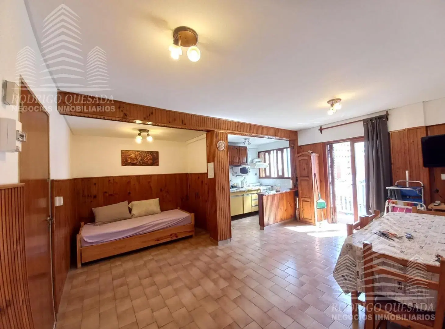 Departamento 2 ambientes y medio con balcón al frente y vista. OPORTUNIDAD - RETASADO 5