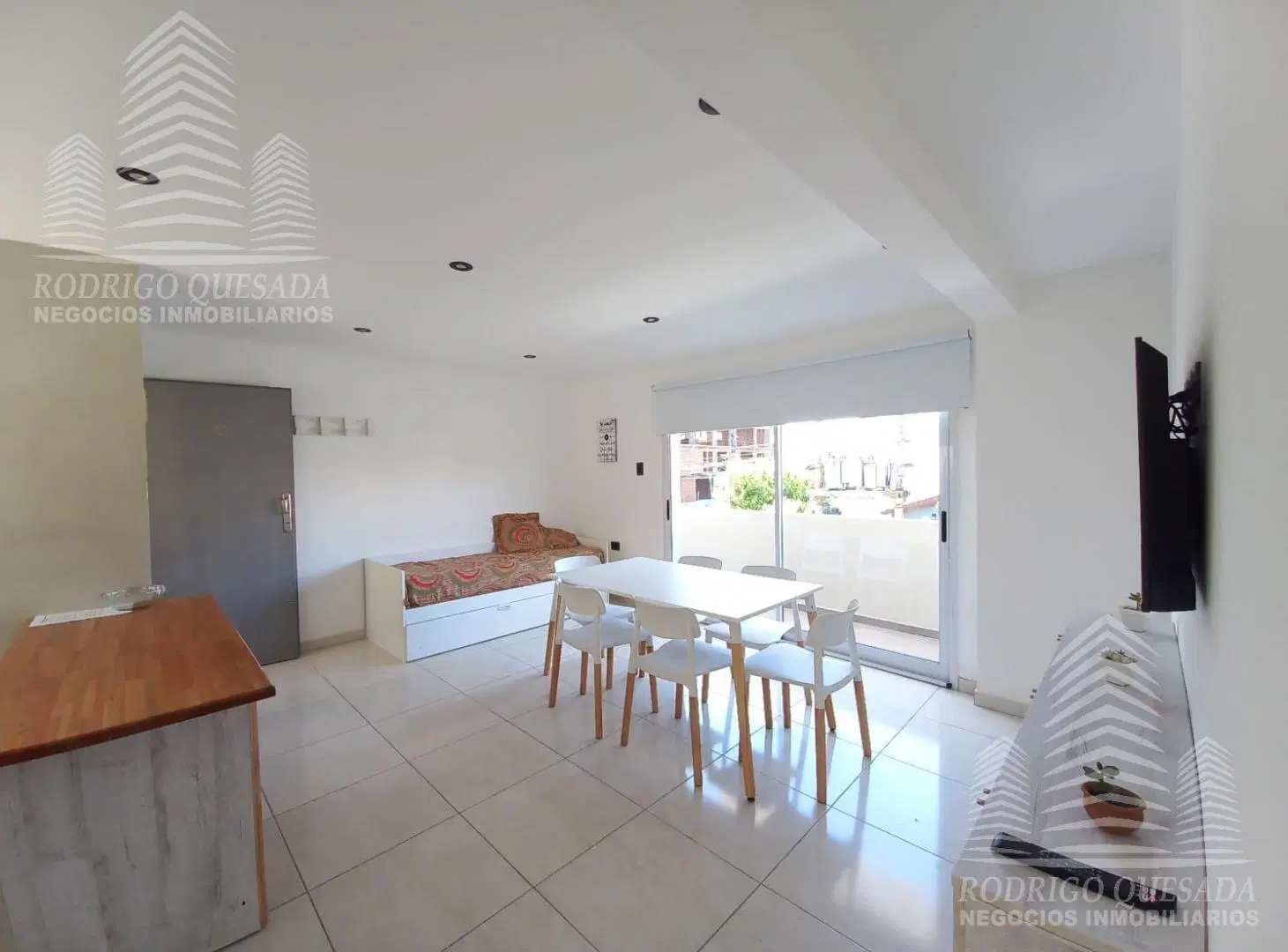 Excelente departamento 3 ambientes lateral, Sarmiento y Newbery!! 3