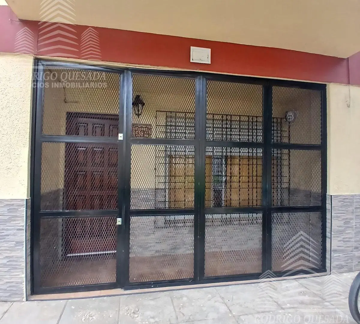 Amplio departamento de 3  ambientes  con cochera 2