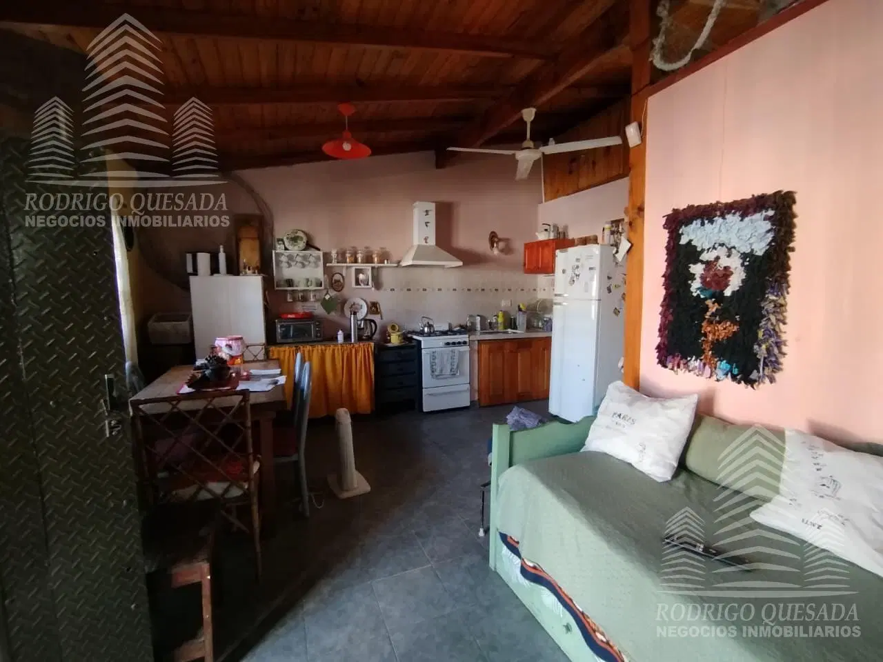 Casa en lote propio de 10x30/ zona residentes permanente. 4