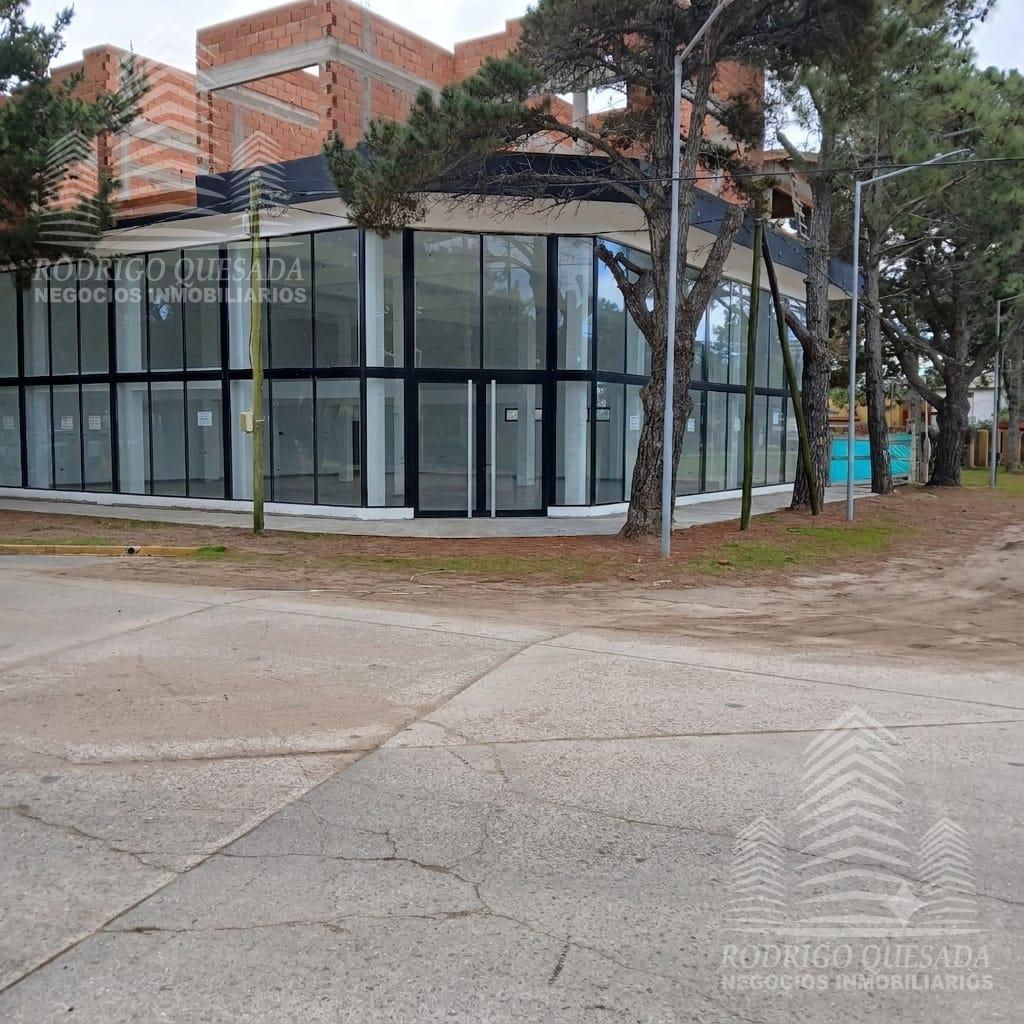 Locales comerciales  en alquiler - juntos  o individuales  en  Av. San Bernardo y calle 20