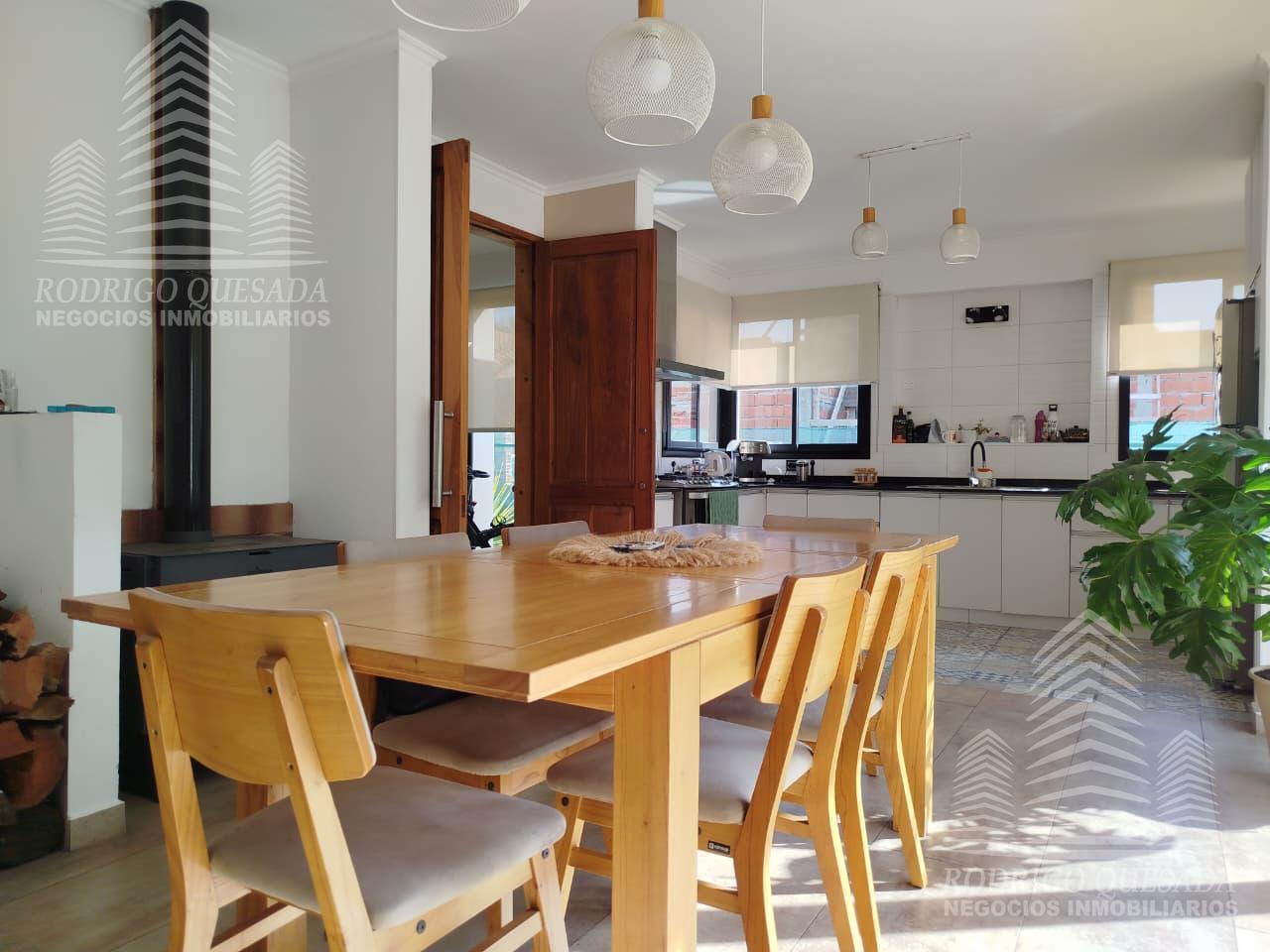 Foto de Casa moderna de categoría en San Rafael-Piscina y parque, imagen 3