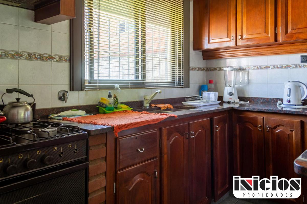 Foto de 2 Locales, una vivienda y un deposito: Azopardo Nº 247 - Mar de Ajó, imagen 3