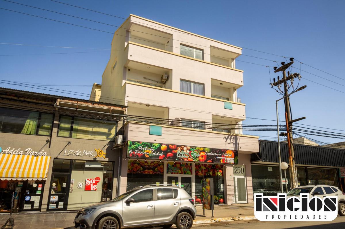 Local: Av. Libertador Nº 250 - Mar de Ajó - C311