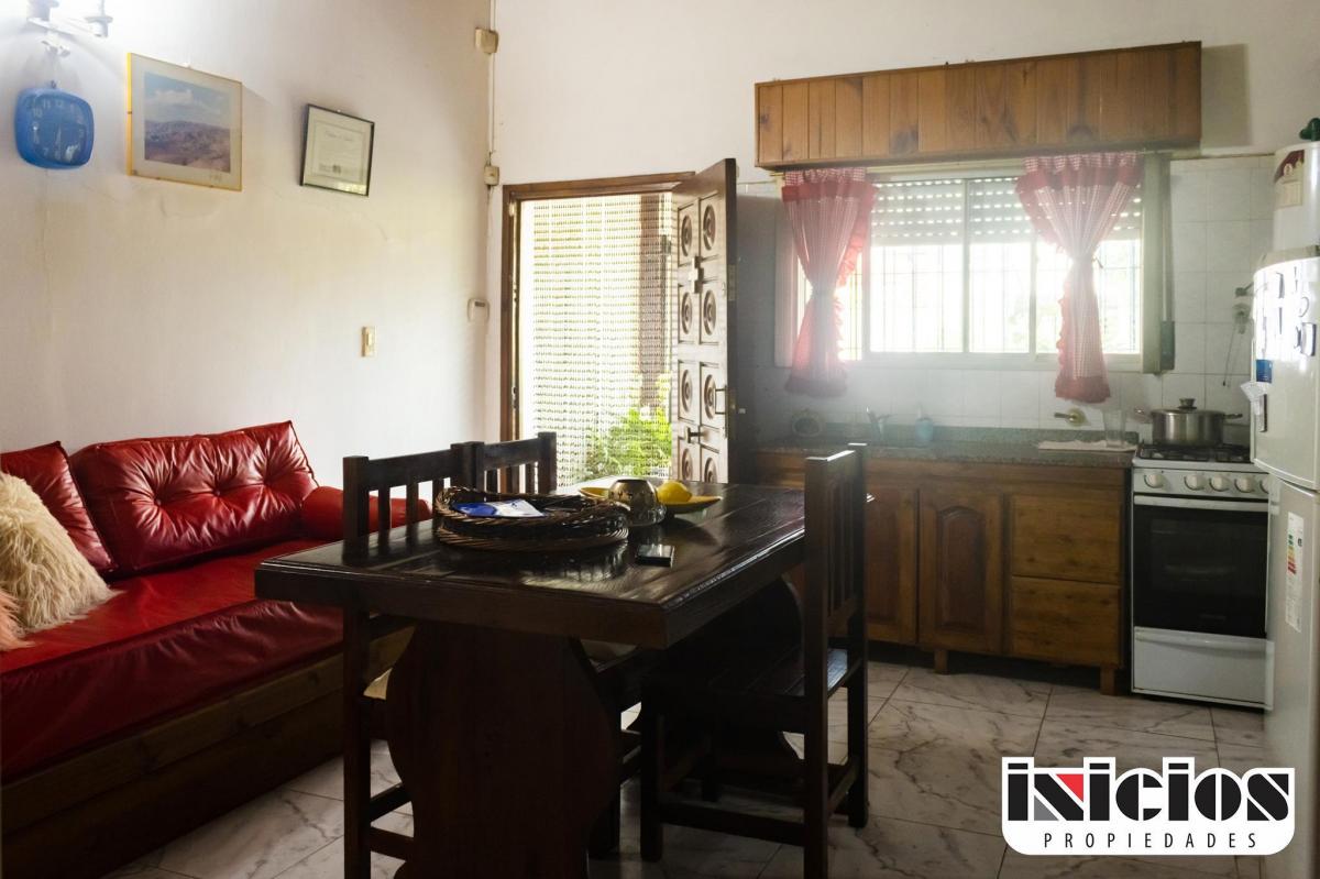 Un Chalet y Departamento en Block: Rico Nº 929 - El Silvio - C606 4