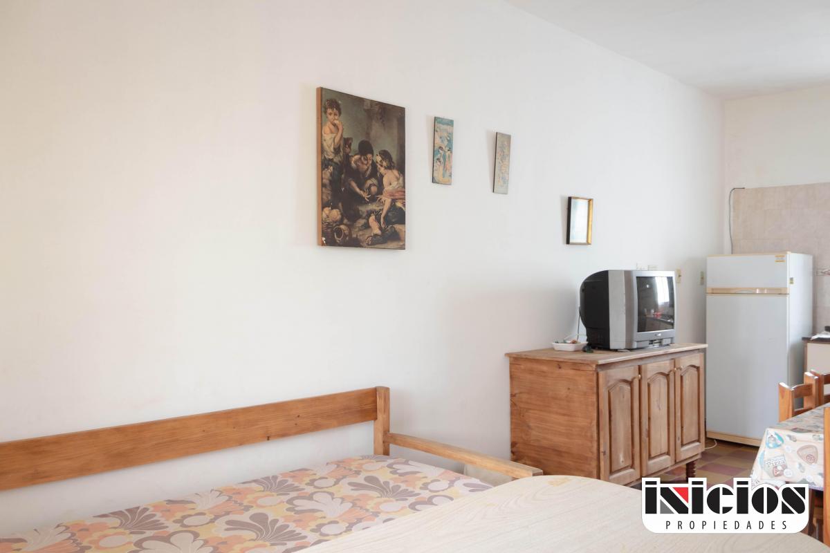 Foto de Local, 2 Departamentos y una Casa: Carreras Nº 1246 - El Silvio - C650, imagen 2