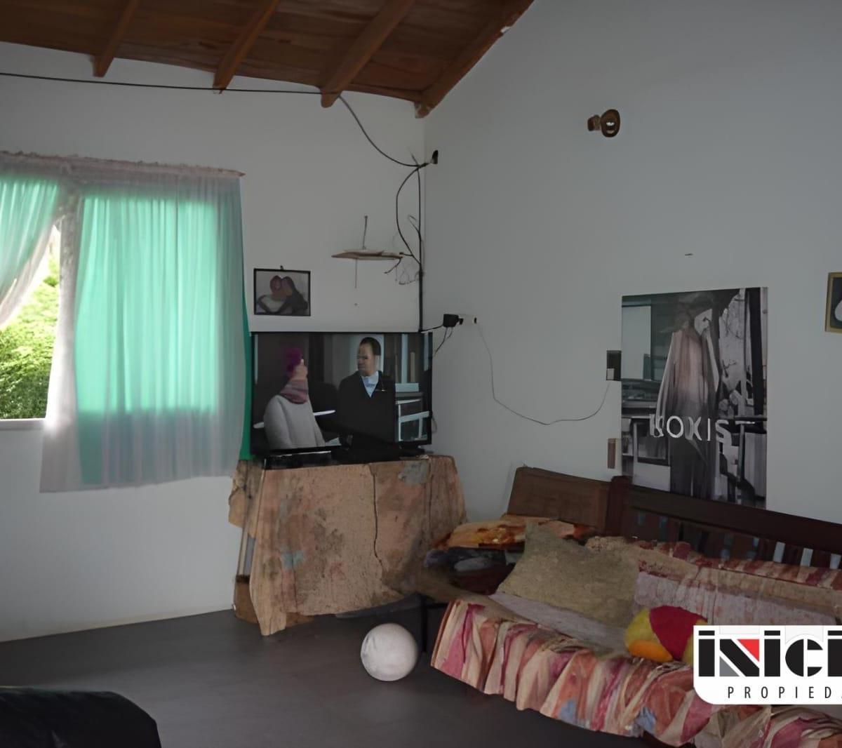 Local Mas Vivienda: Carreras Nº 1172 - El Silvio - C389 3