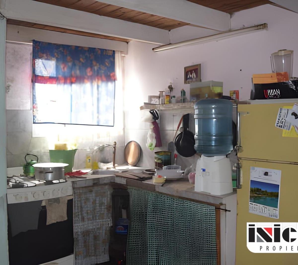 Local Mas Vivienda: Carreras Nº 1172 - El Silvio - C389 5