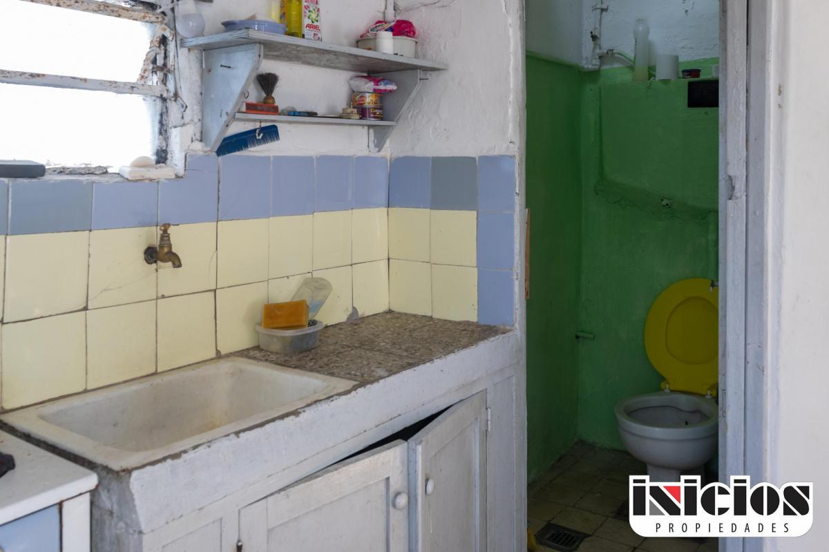 3 Departamentos en Block: Almirante Brown Nº 280 - El Silvio - C393 3
