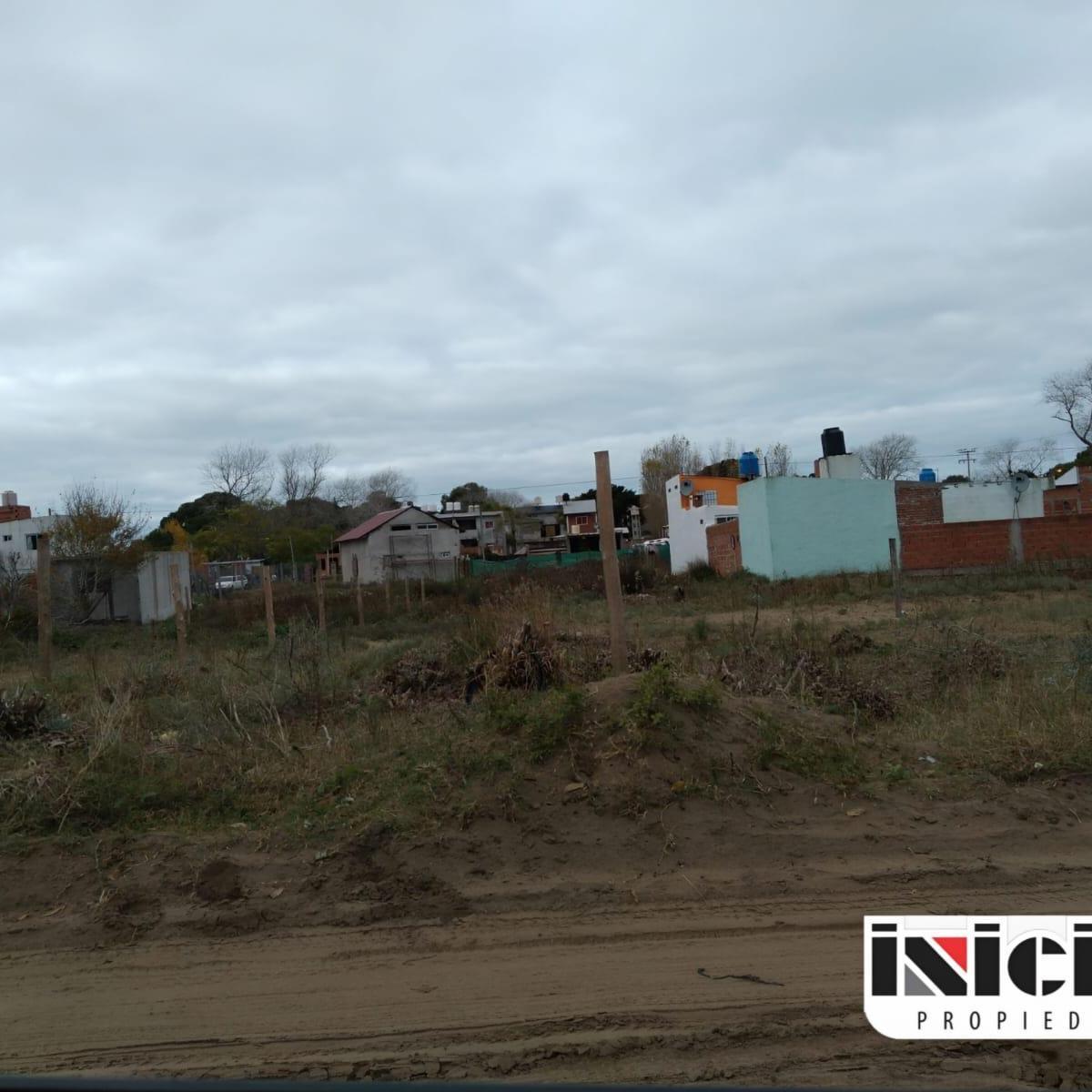 2 Lotes: Rico e/ Ingenieros y Gaito - El Silvio - B280