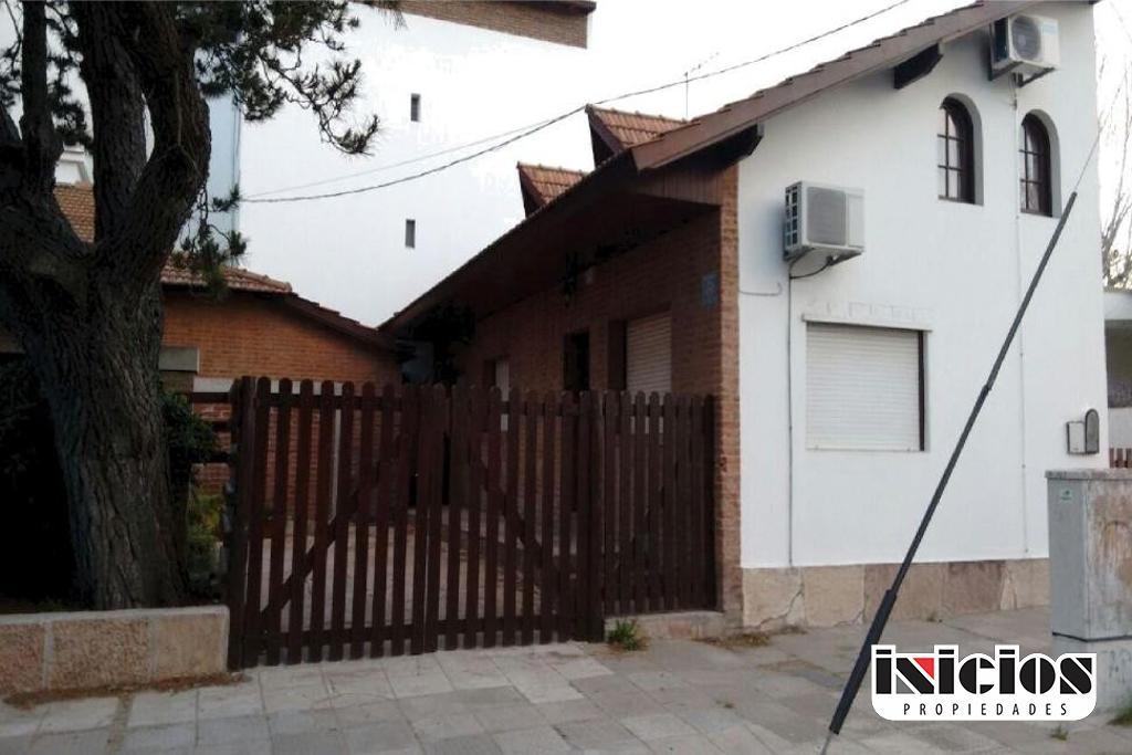 Hotel Bari: Carreras Esq. Blanco Escalada - Mar de Ajó - H602 5