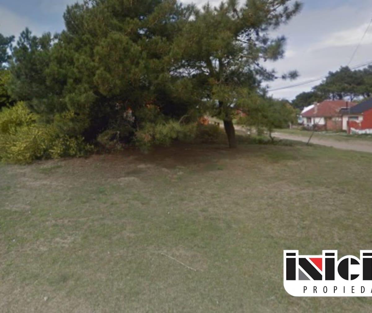 Lote: Carreras Esq. Newton - Nueva Atlantis - B670 3