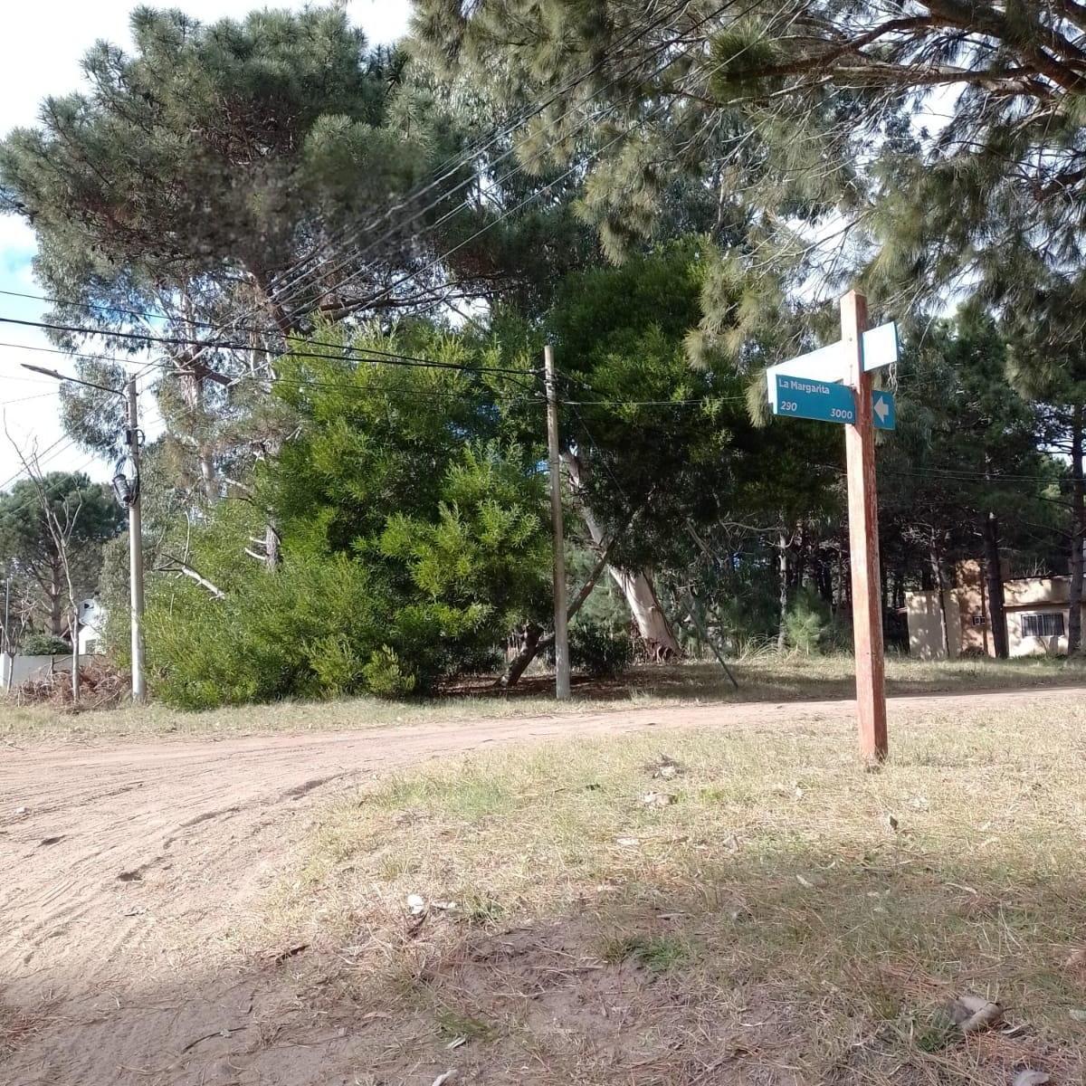 Lote: Av Roldán Esq. La Margarita - Nueva Atlantis - B738 3