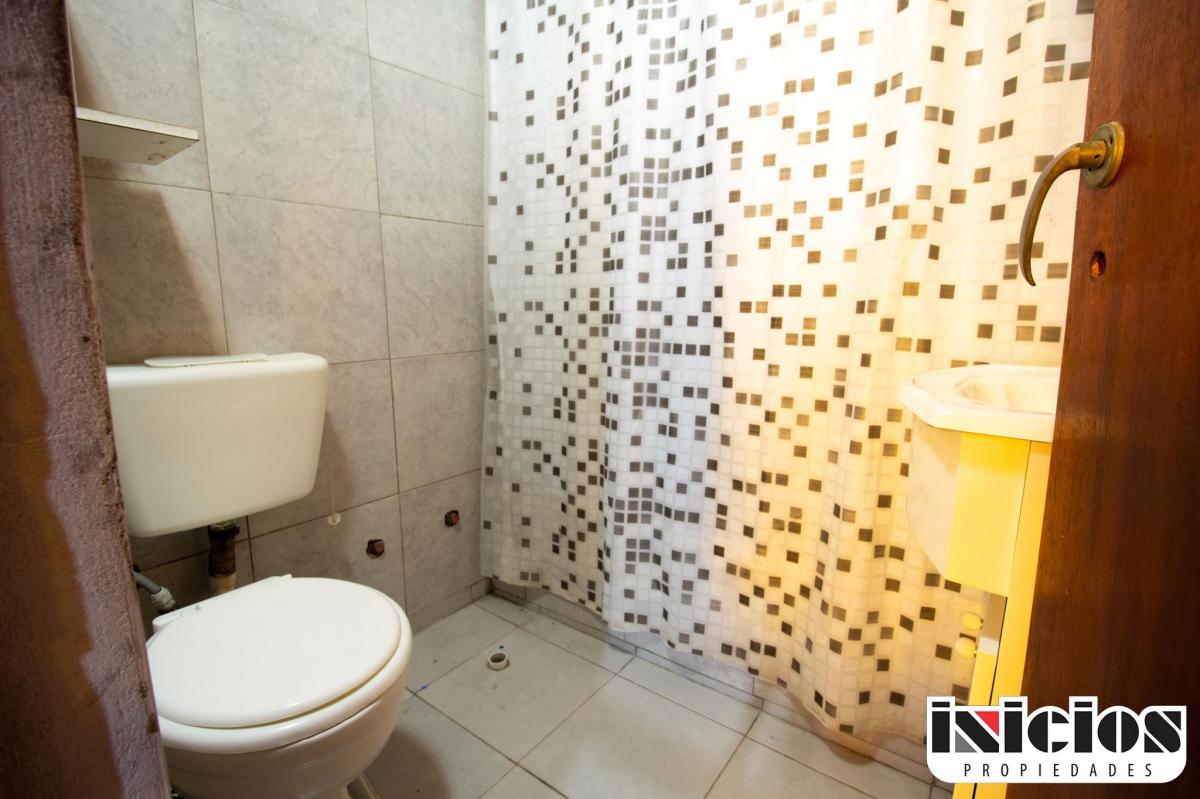 6 Departamentos: La Margarita N° 601 Esquina Sacconi - Mar de Ajó - C701 4
