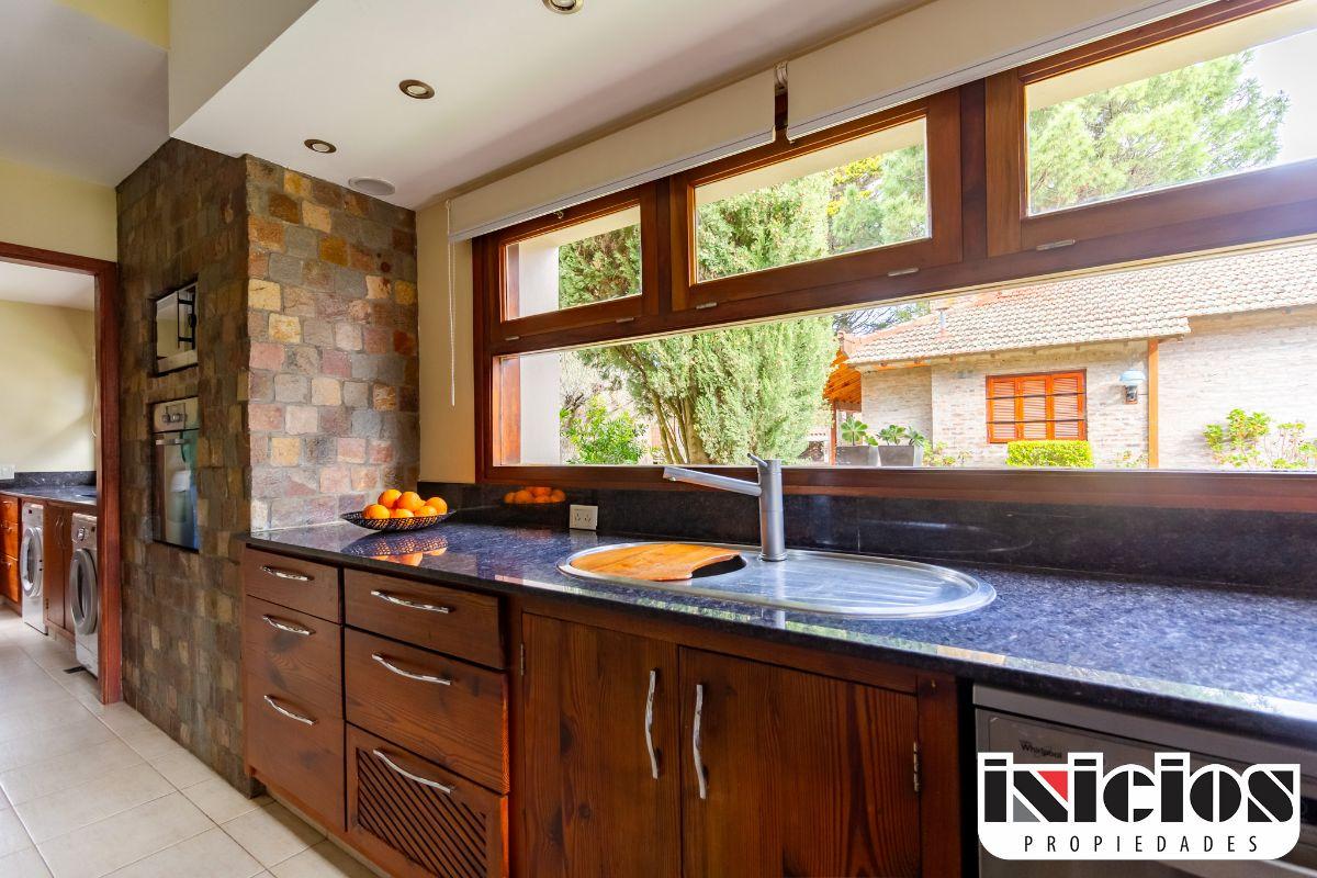 Foto de Hermosa Casa en Barrio Exclusivo - C1017, imagen 2
