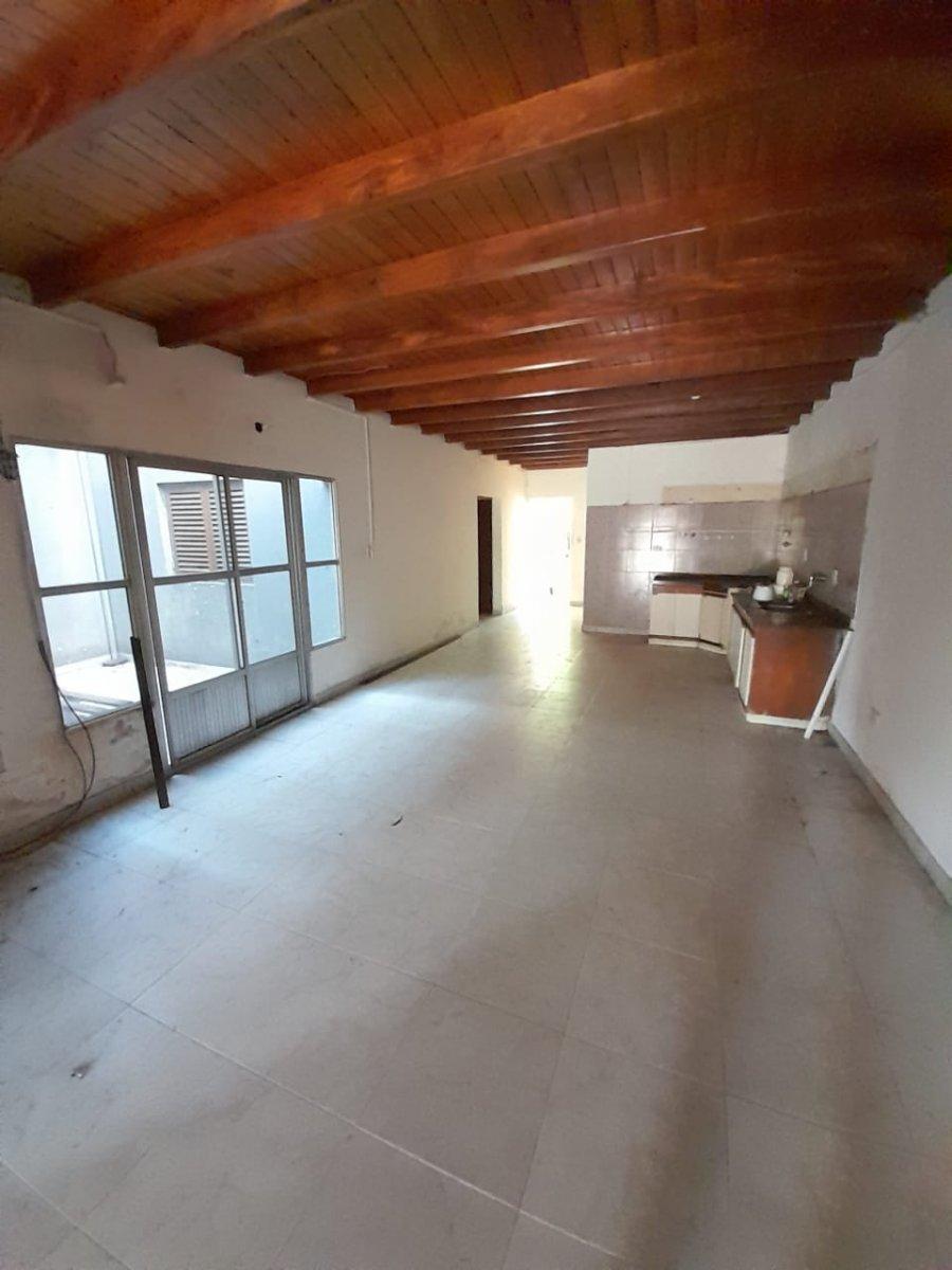 (Propiedad - a Refaccionar) ● 4 Dorm. - Sobre Av Ferré 4