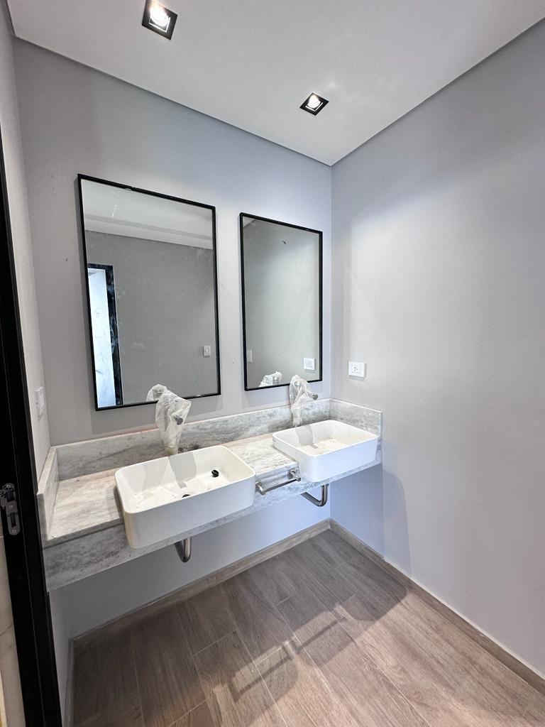 Exclusivo Piso - B° Camba Cua "a 200 m de Costanera" - 3 Dorm. 4