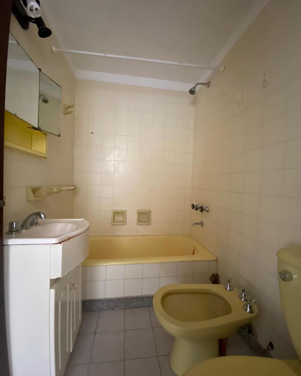 Venta de Departamento de 2 Dorm. en Calle 12 Esquina 47 3