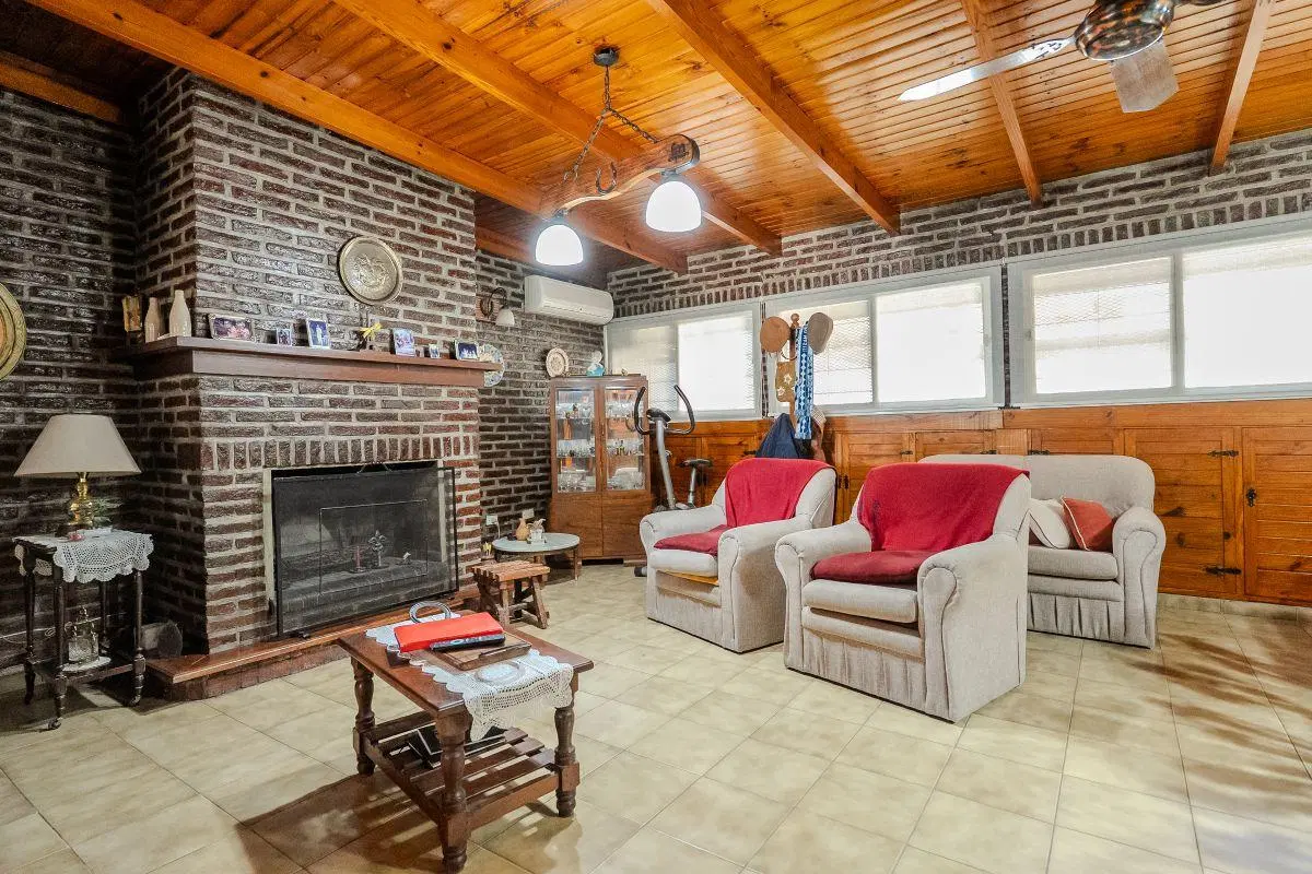 CASA EN VENTA EN GONNET 19 Y 505 3