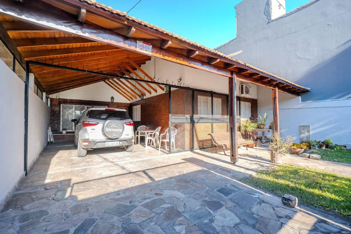 CASA EN VENTA EN GONNET 19 Y 505 2