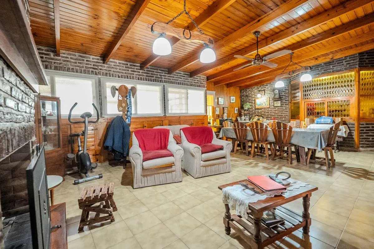 CASA EN VENTA EN GONNET 19 Y 505 2