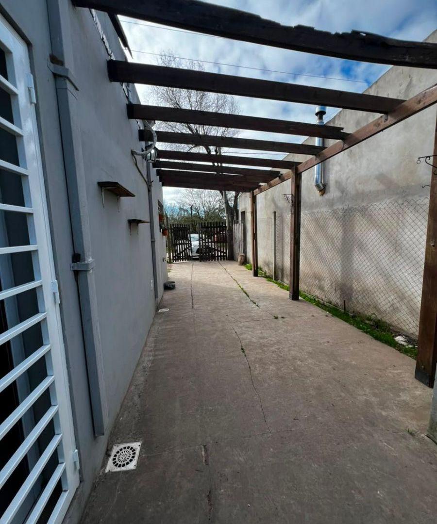 Foto de CASA EN VENTA DE 1 DORMITORIO Y PARQUE, imagen 2